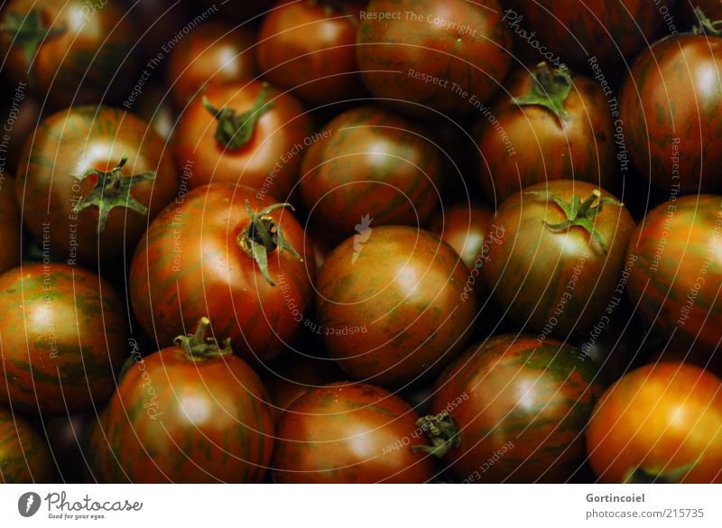Black tomatoes Food Vegetable Nutrition Organic produce Vegetarian diet Healthy Eating Tomato Colour photo Subdued colour Reflection Glittering Many Round