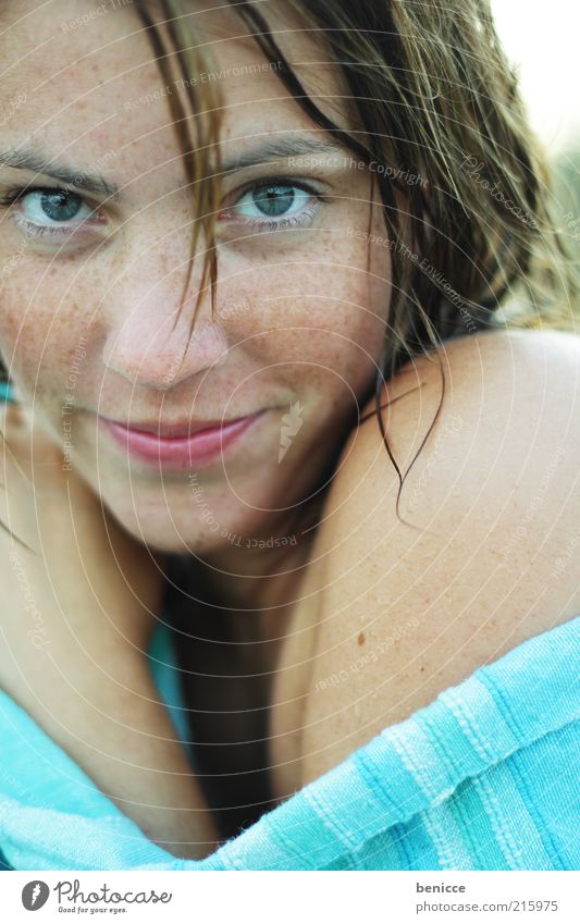 freckles Woman Human being European Wet Freckles Vacation & Travel Towel Blanket Blue Looking into the camera Laughter Smiling Joy Hair and hairstyles Close-up