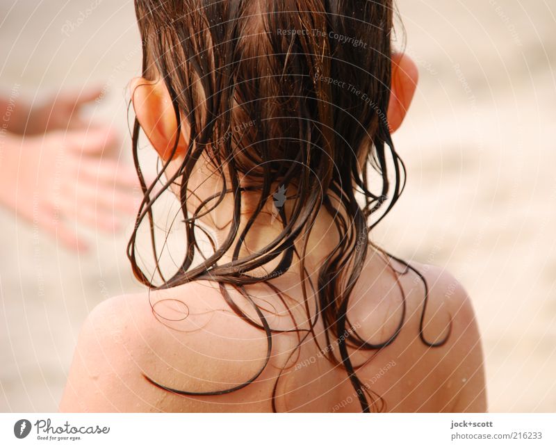 Discovery of the summer Infancy Head Hair and hairstyles Ear Hand 3 - 8 years Warmth Beach Brunette Long-haired Swimming & Bathing Observe Wet Emotions Joy
