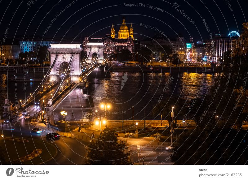 Lively nightlife Lifestyle Vacation & Travel Tourism Sightseeing City trip Art Work of art Culture River Town Capital city Bridge Manmade structures