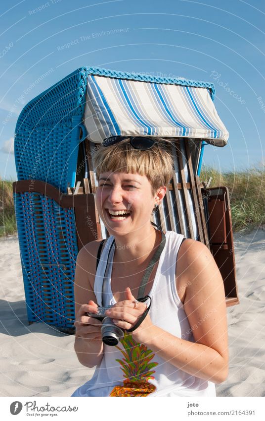 laugh one's lips off Life Contentment Vacation & Travel Tourism Trip Summer Summer vacation Camera Young woman Youth (Young adults) Beach Smiling Laughter
