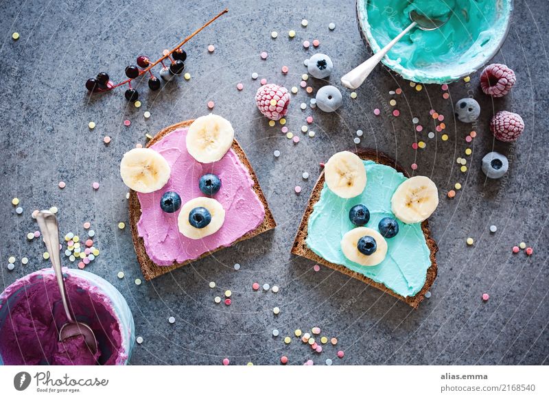 Happy Faces - animal faces on bread Bread Wholewheat Funny Bear Child Banana Blueberry Nutrition School Elementary school Break Schoolyard suitable for children