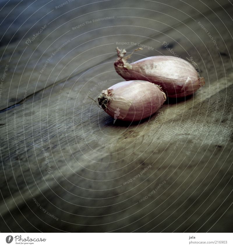 double shawl Food Vegetable Shallot Organic produce Vegetarian diet Wood Natural Brown Colour photo Subdued colour Deserted Copy Space left Copy Space bottom