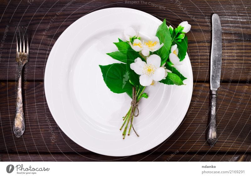 empty white round plate Dinner Plate Knives Fork Table Kitchen Restaurant Flower Bouquet Wood Natural Above White knife Top Vantage point background food Meal