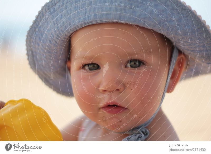 Baby with sun hat and sand on face Feminine Child Toddler Infancy Head 1 Human being 1 - 3 years Sand Beautiful weather Ocean Hat Looking Dirty Small naturally