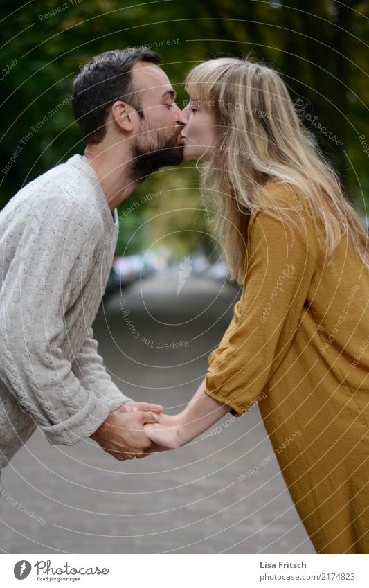 kiss Young woman Youth (Young adults) Young man Couple Partner 2 Human being 18 - 30 years Adults Street Lanes & trails Long-haired Facial hair Touch Kissing