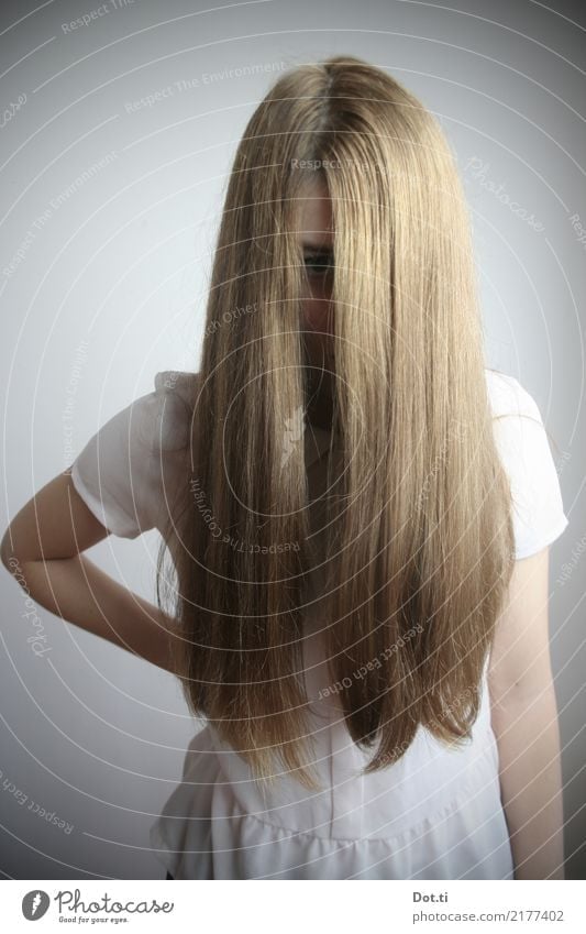 Girl with long hair covering the face Style Hair and hairstyles Human being Feminine Young woman Youth (Young adults) 1 13 - 18 years 18 - 30 years Adults