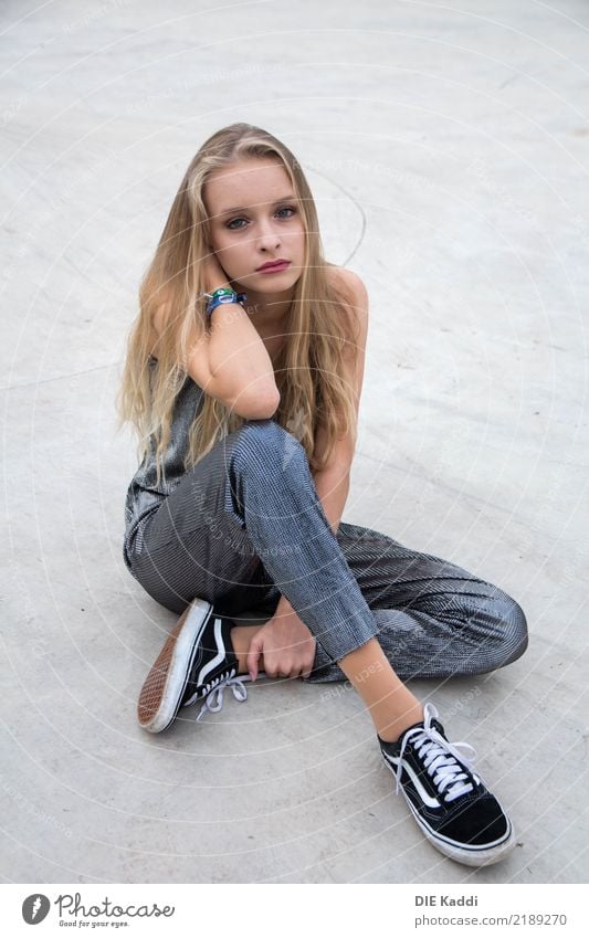 LEA4 Human being Feminine Young woman Youth (Young adults) Body 1 18 - 30 years Adults Youth culture Places Fashion Suit Sneakers Blonde Long-haired Concrete