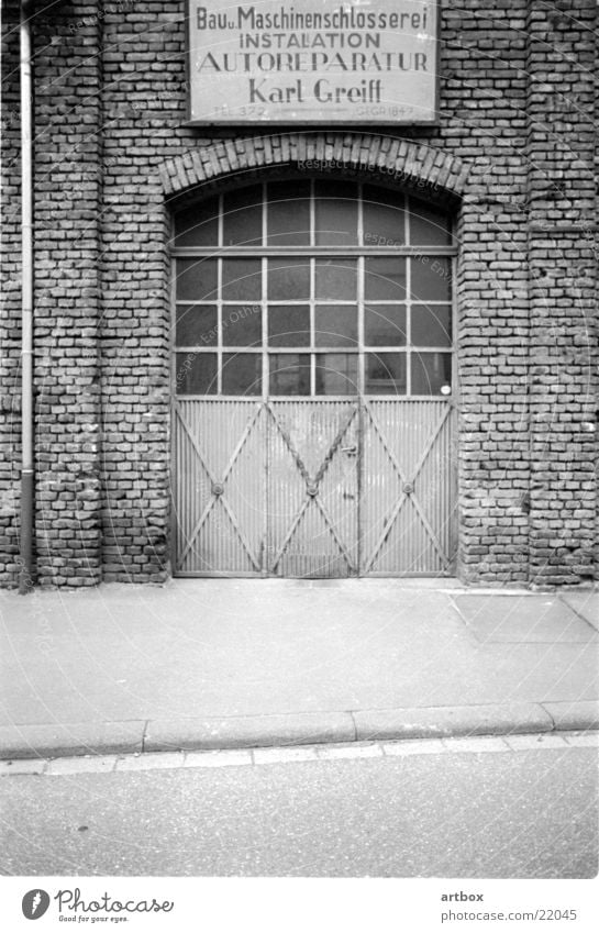 Karl Greif's workshop Retro Workshop Past Auto repair shop Craft (trade) Square Brick Historic Gate garu Black & white photo Old Metal Loneliness Former