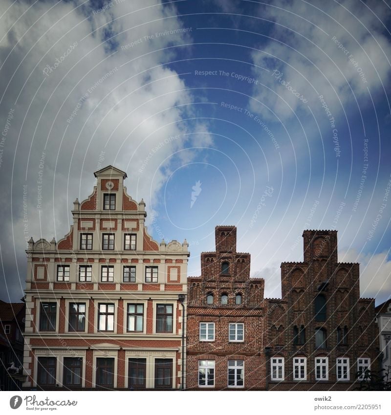hierarchy Sky Clouds Luneburg Town Downtown Old town Skyline Populated House (Residential Structure) Marketplace Manmade structures Building Wall (barrier)