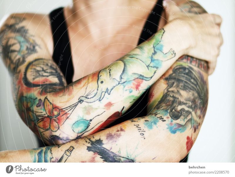 *1000* colorful PICTURES Woman Adults Body Skin Chest Arm Hand Fingers Human being 30 - 45 years Exceptional Rebellious pretty Wild Force Brave Passion Tattooed