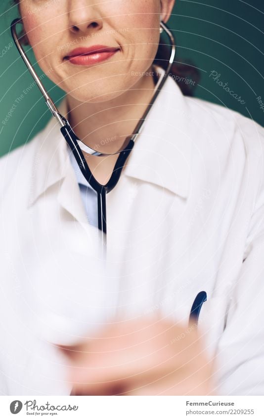 Doctor 37 Work and employment Profession Feminine Woman Adults 1 Human being 30 - 45 years Competent Smock Workwear Protective clothing Listening Stethoscope