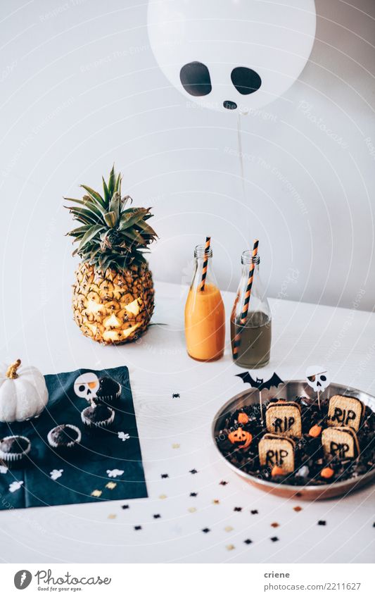 Close up of Halloween Party drinks and decoration Bottle Joy Happy Decoration Table Eating Drinking Feasts & Celebrations Thanksgiving Hallowe'en Autumn