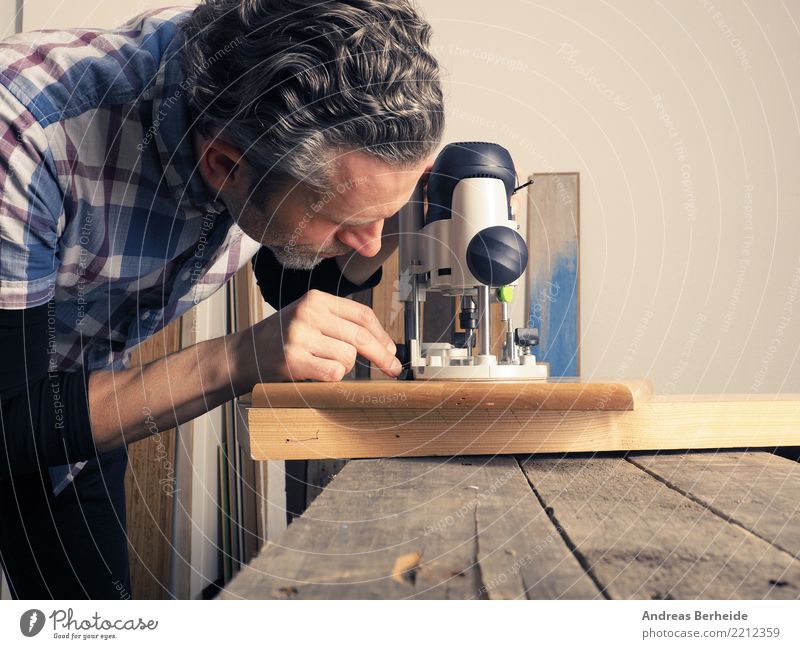 Woodworking with a router Adult Education Craftsperson Workplace Craft (trade) Business SME Tool Machinery Human being Man Adults 1 Work and employment