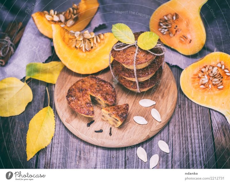 cooked cupcakes of pumpkin Vegetable Bread Dessert Candy Breakfast Table Autumn Leaf Wood Eating Fresh Hot Tradition Cupcake Meal Slice Snack Home-made Gourmet