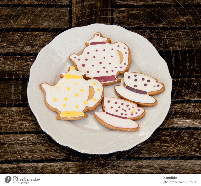tea biscuits Food Dough Baked goods Candy Plate Fragrance Sweet Brown White Decoration Icing Wooden table Teapot Tea cup Nutrition Self-made Colour photo