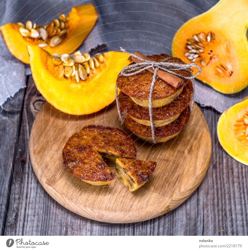 pumpkin muffins on a wooden board Vegetable Bread Dessert Breakfast Table Wood Eating Fresh Hot Gray Orange Tradition Cupcake Meal Slice Snack Home-made Gourmet