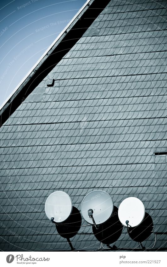 trisate Cable Antenna Satellite dish Facade Roof Gable Gray Nostalgia Entertainment Receive Slate TV reception Sky House (Residential Structure) Round 3