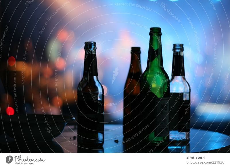 Bottle light or also Flashlight Beverage Beer Night life Club Disco Feasts & Celebrations Closing time Event Blue Multicoloured Green Red Alcoholism Frustration