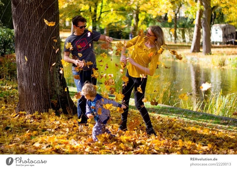 foliage battle Human being Masculine Feminine Child Boy (child) Family & Relations Couple 3 1 - 3 years Toddler 18 - 30 years Youth (Young adults) Adults