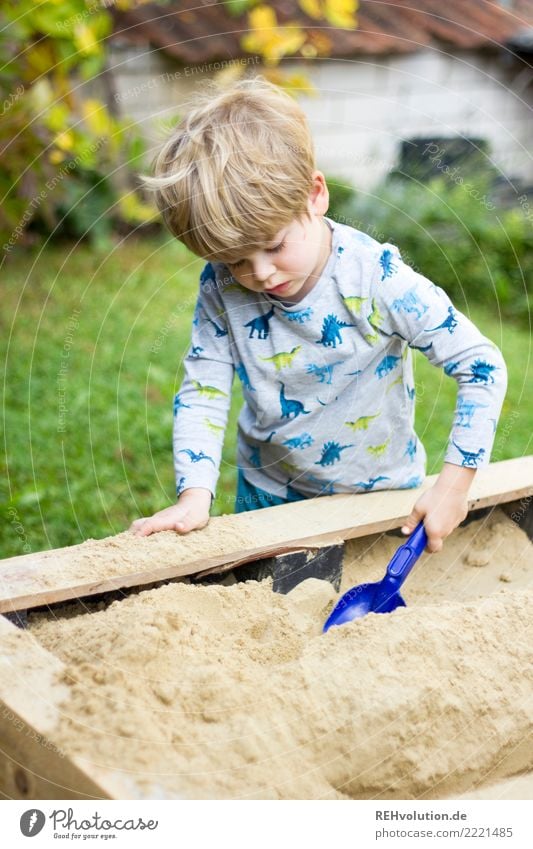 child at the sand play table Leisure and hobbies Playing Garden Human being Feminine Child Boy (child) Family & Relations Infancy 1 3 - 8 years Playground Sand