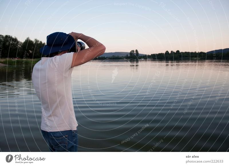 posture Photographer Human being Masculine Young man Youth (Young adults) Man Adults Upper body 1 18 - 30 years Nature Landscape Water Sky Cloudless sky Sunrise