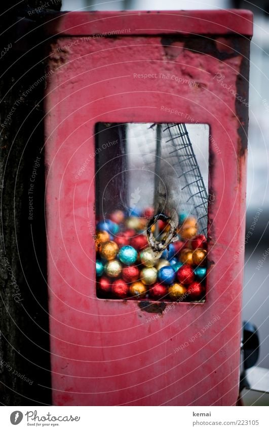 vandalism Candy Chewing gum Gumball machine Infancy Sphere Old Broken Multicoloured Red Hollow Molten Destruction Vandalism Damage to property Colour photo