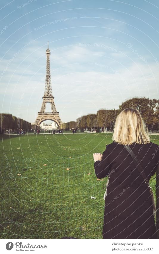 Tour to the Tour Eiffel Vacation & Travel Tourism Trip Sightseeing City trip Woman Adults 1 Human being 30 - 45 years Paris France Europe Town Capital city