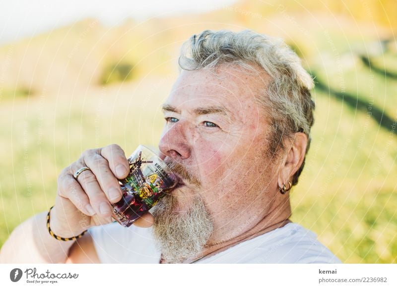 epicure Drinking Alcoholic drinks Wine Glass Style Life Well-being Contentment Relaxation Human being Masculine Male senior Man Adults Senior citizen Head 1