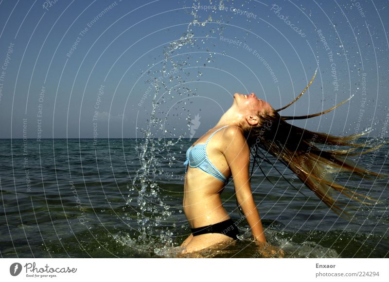 water arch Joy Beautiful Body Hair and hairstyles Skin Life Summer vacation 1 Human being Water Drops of water Sky Beautiful weather Ocean Smiling Laughter