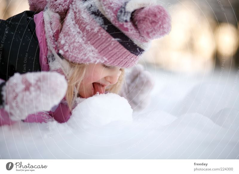 MERRY CHRISTMAS!!! - Look, it's melting! Toddler Infancy Life Face Mouth Tongue 1 Human being Environment Nature Winter Climate Weather Snow Scarf Gloves Cap