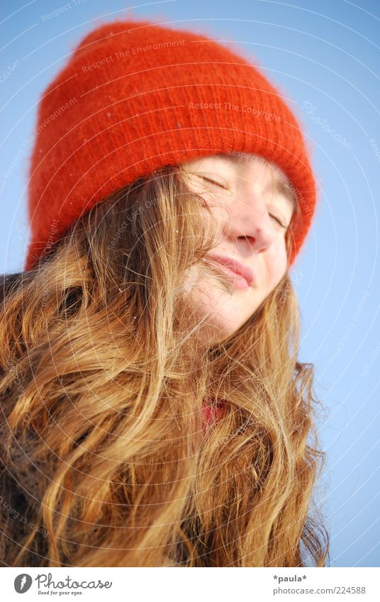 winter girl Feminine Young woman Youth (Young adults) Head Hair and hairstyles Face 1 Human being Sunlight Winter Beautiful weather Cap Brunette Long-haired