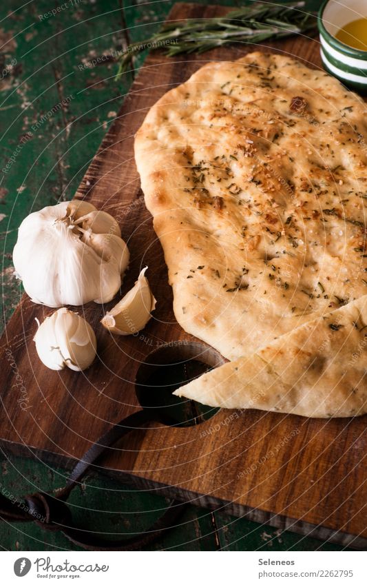 pita bread Bread Flat bread Cooking oil spices Garlic Rosemary Herbs and spices Food Vegetable Diet Ingredients Raw Green Fresh Vegetarian diet Meal Rustic