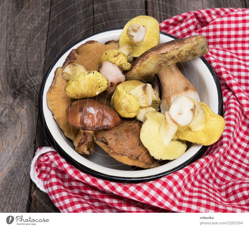 edible wild mushrooms Vegetable Nutrition Vegetarian diet Diet Plate Bowl Table Kitchen Nature Plant Autumn Forest Wood Fresh Natural Above Wild Brown Gray Red