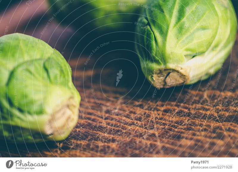 cabbage Food Nutrition Organic produce Vegetarian diet Diet Chopping board Fresh Brown Yellow Green To enjoy Raw Raw vegetables Colour photo Close-up Detail