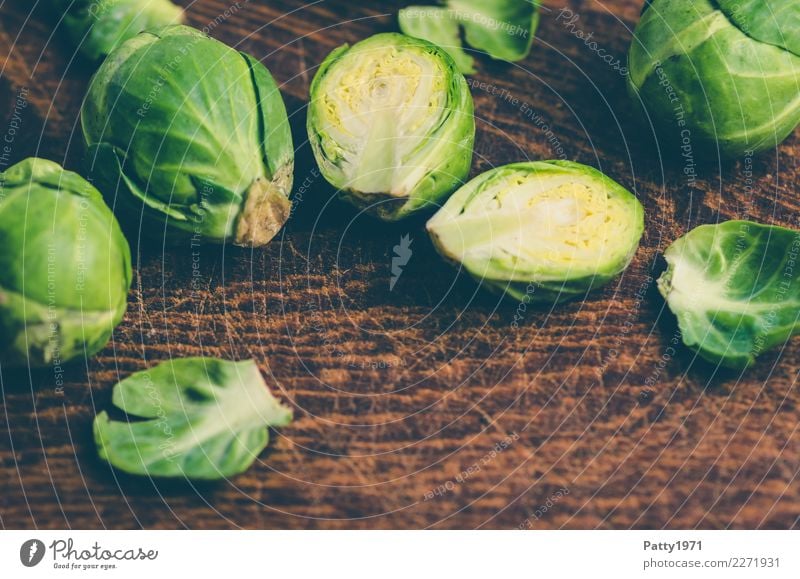 cabbage Food Vegetable Brussels sprouts Organic produce Vegetarian diet Diet Chopping board Fresh Brown Yellow Green To enjoy Nutrition Raw vegetables Division