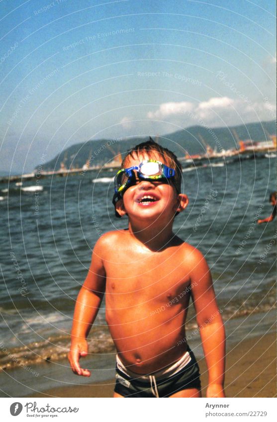 Fabian by the sea Child Ocean Swimming goggles Diving goggles Man Sun Blue sky Joy fun