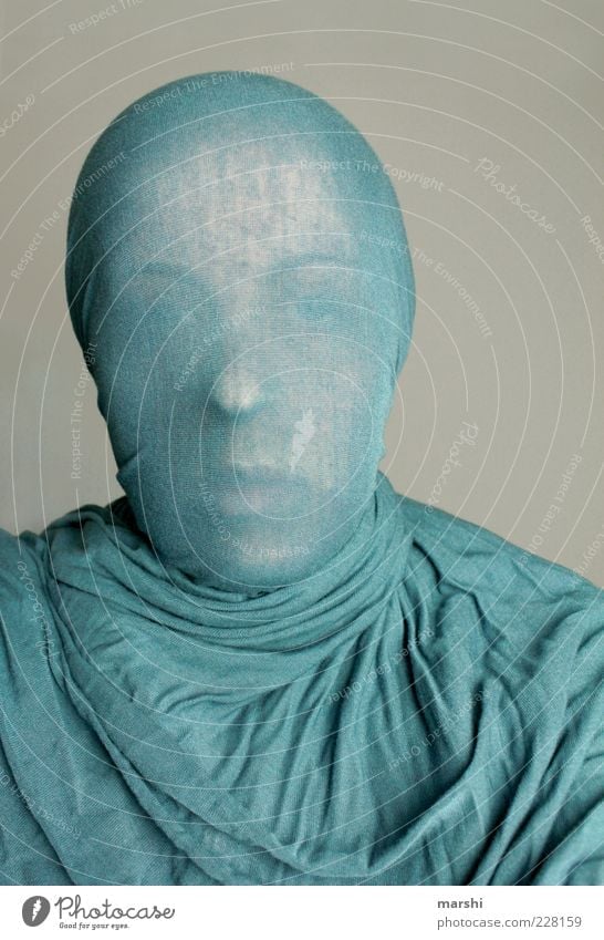 blueman Style Human being Masculine Feminine Head Face 1 Clothing Headscarf Blue Rag Anonymous Folds Invisible Colour photo Interior shot Envelop Wrinkles
