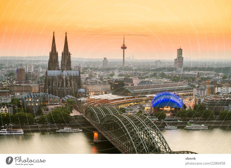 Cologne evening Skyline Dome Manmade structures Building Architecture Tourist Attraction Landmark Cologne Cathedral Anticipation Germany City cityscape Rhine