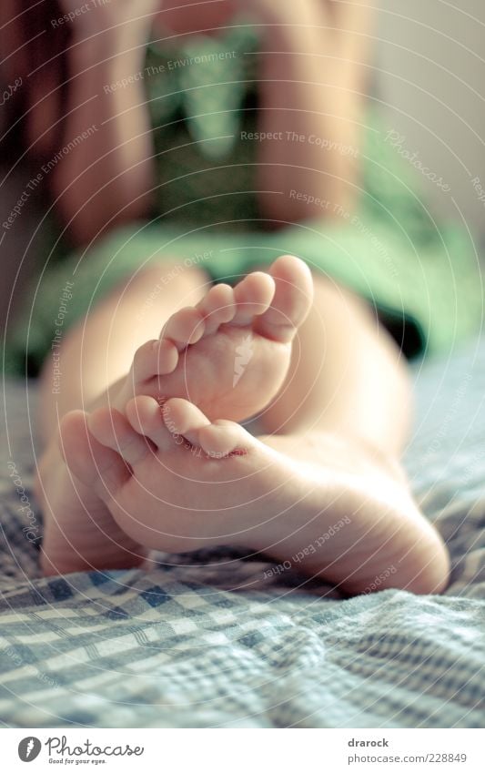 Toes Feminine Child Girl Infancy Youth (Young adults) Feet 1 Human being 3 - 8 years Happy Funny Cute Green Bed Sheet Interior shot Shallow depth of field Lie
