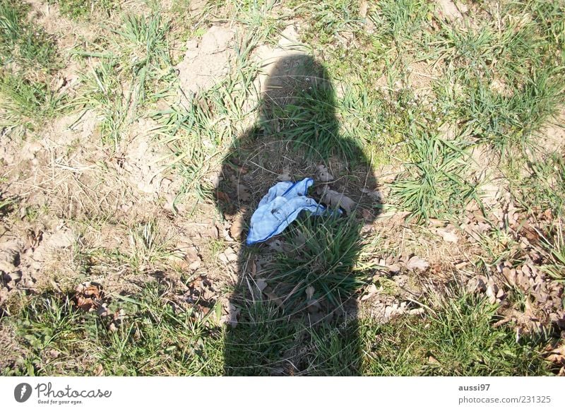 piece of evidence Handkerchief Evidence Discovery Tracks Human being Discovery site Grass Ground Earth 1 Silhouette