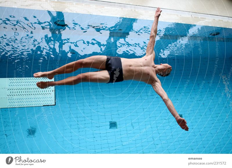flying hour Leisure and hobbies Sportsperson Swimming pool Human being Masculine Man Adults Youth (Young adults) Body 1 18 - 30 years Water Swimming trunks