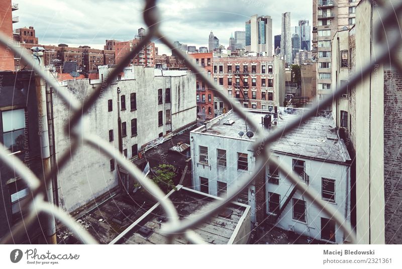 Downtown New York seen through the chain link fence Sightseeing Living or residing Flat (apartment) House (Residential Structure) Town Overpopulated High-rise