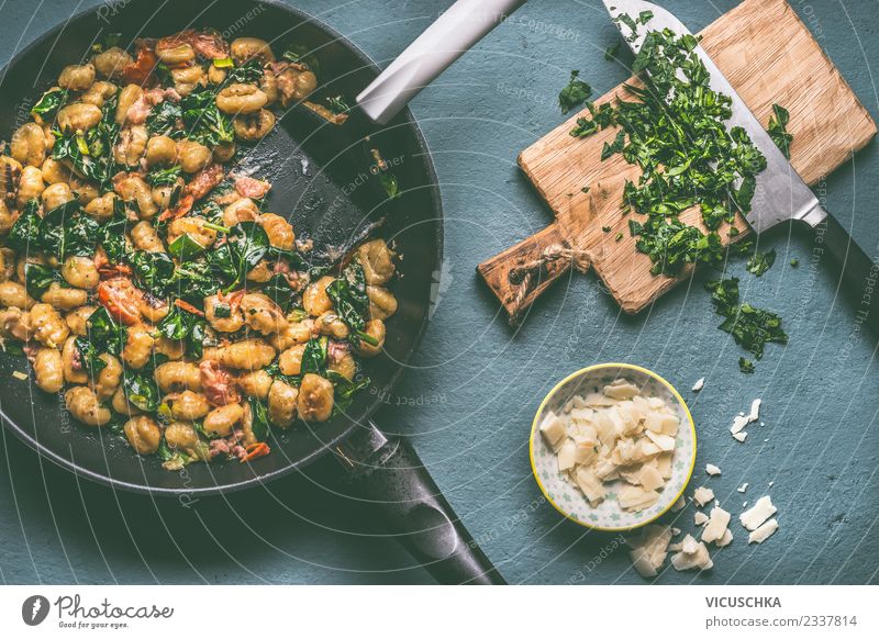 Gnocchi pan with spinach Food Meat Sausage Vegetable Nutrition Lunch Dinner Crockery Pan Knives Style Design Living or residing Table Kitchen Sauce Cooking
