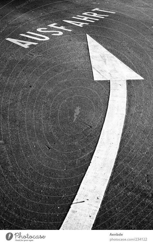 exit Parking garage Esthetic Arrangement Arrow Ground markings Lane markings Graphic Minimalistic Keyword Symbols and metaphors Asphalt Dynamics Escape