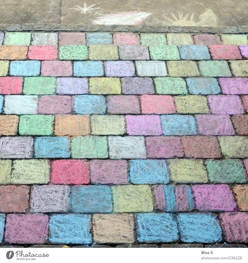 LAST PHOTO Leisure and hobbies Playing Art Lanes & trails Draw Multicoloured Chalk Street painting Stone slab Cobblestones Painting (action, artwork)
