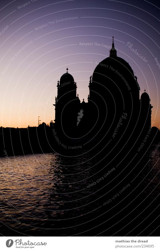A BERLINER Environment Nature Landscape Cloudless sky Horizon Sunrise Sunset Beautiful weather River bank Capital city Dome Manmade structures Building