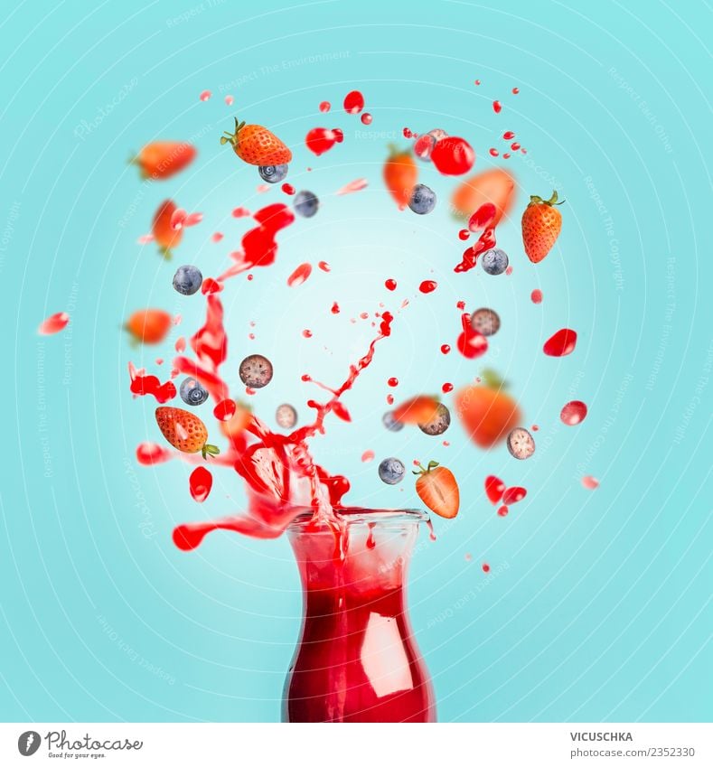 Red Juice or Smoothie Drink with Splash and Berries Food Fruit Beverage Cold drink Lemonade Style Design Healthy Healthy Eating Summer Milkshake splash Drop