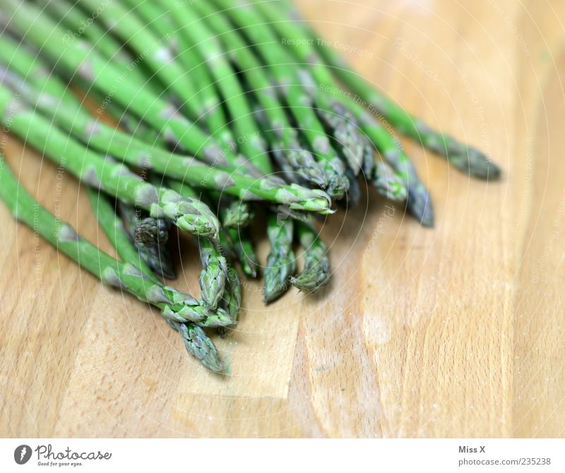 Green asparagus Food Vegetable Nutrition Organic produce Vegetarian diet Diet Thin Fresh Healthy Long Delicious Asparagus Asparagus season Bunch of asparagus