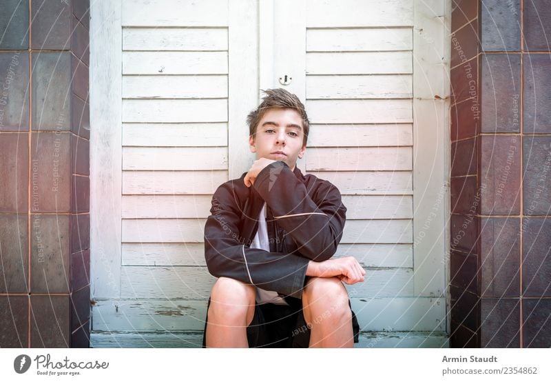 Portrait sitting Lifestyle Style Beautiful Senses Calm Summer Human being Masculine Young man Youth (Young adults) Hand 1 13 - 18 years Wall (barrier)